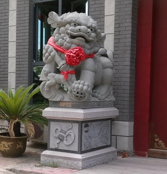 武汉青石狮子